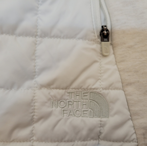 The North Face Lightweight Jacket - Picture 10 of 10